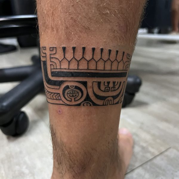 tattoo-marquisien-en-forme-de-bracelet-sur-la-cheville