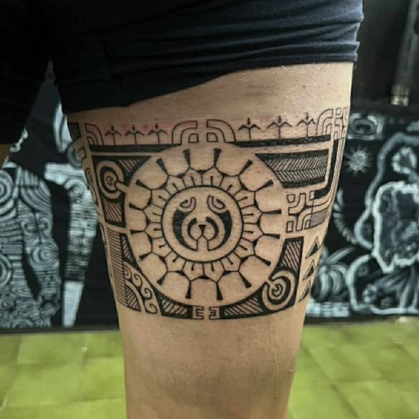 tattoo-marquisien-sur-l&rsquo;arrière-du-cuisse