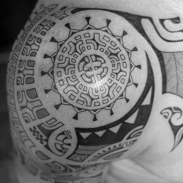 tattoo-marquisien-sur-l&rsquo;épaule