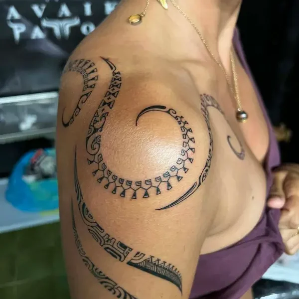 tattoo-marquisien-sur-l&rsquo;épaule