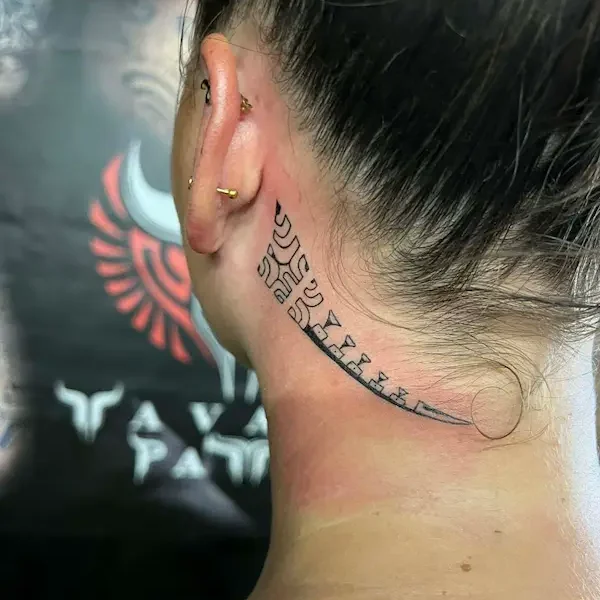 Tatouage-marquisien-sur-la-nuque
