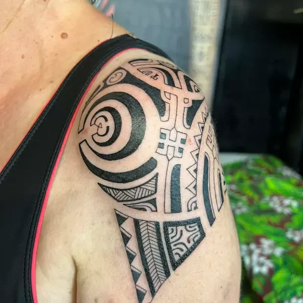 tattoo-marquisien-sur-l&rsquo;épaule