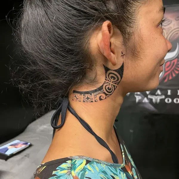 Tatouage-marquisien-sur-la-nuque