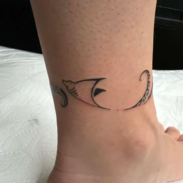 tattoo-marquisien-en-forme-de-bracelet-sur-la-cheville