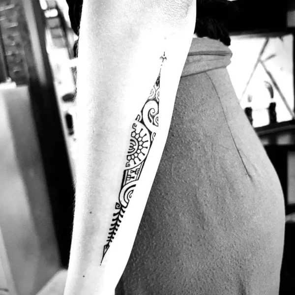 Tatouage-marquisien-sur-avant-bras
