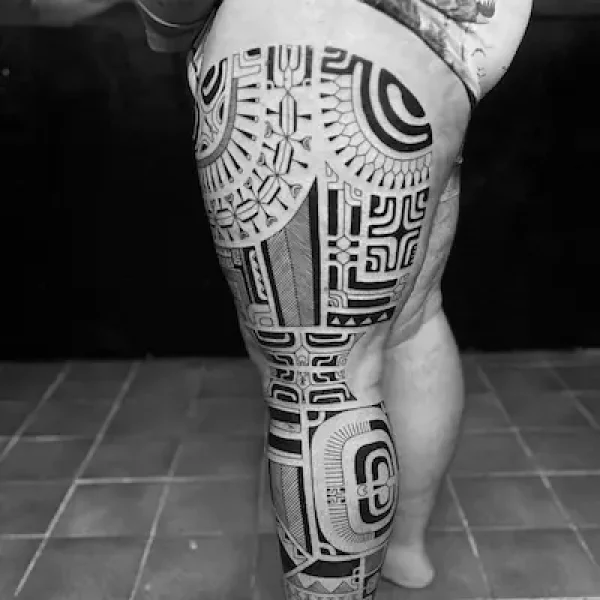 tattoo-marquisien-sur-la-jambe