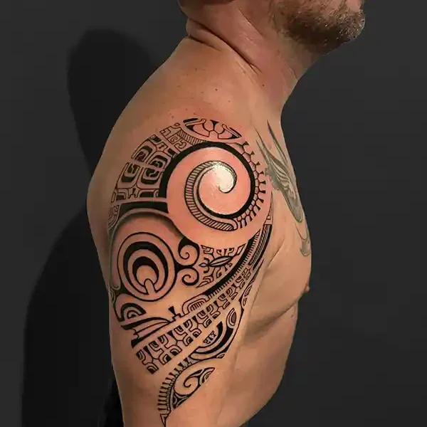 tattoo-marquisien-sur-l&rsquo;épaule