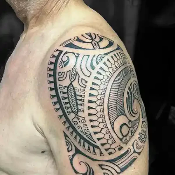 tattoo-marquisien-sur-l&rsquo;épaule