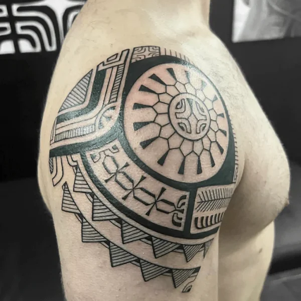 tattoo-marquisien-sur-l&rsquo;épaule